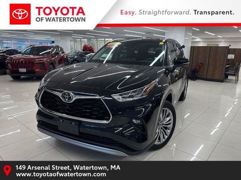 Certified 2025 Toyota Highlander Platinum AWD/4WD image 1