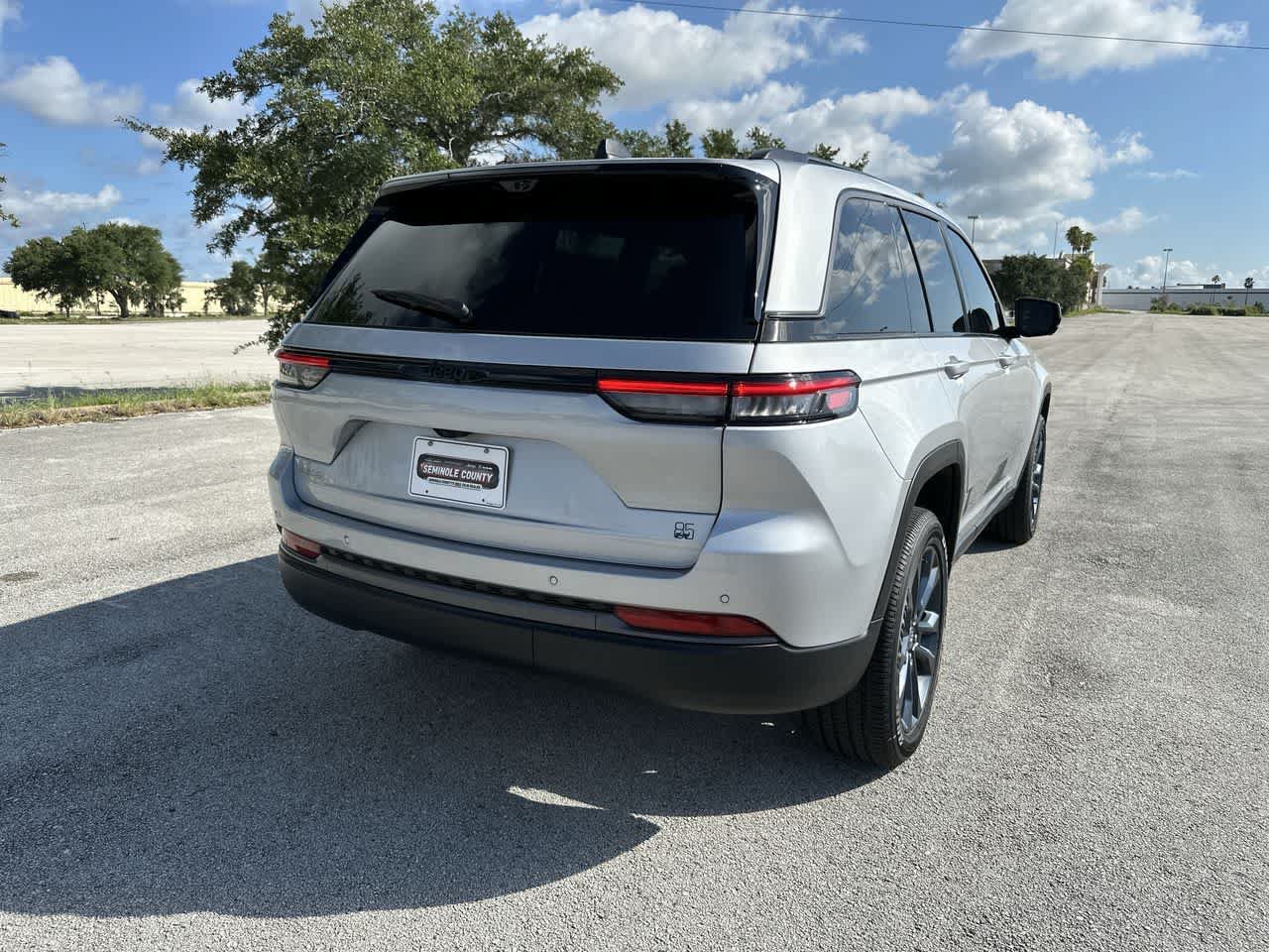 New 2026 Jeep Grand Cherokee Limited AWD/4WD image 14