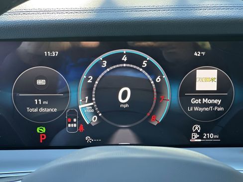 New 2026 Volkswagen Tiguan SE R-Line image 15