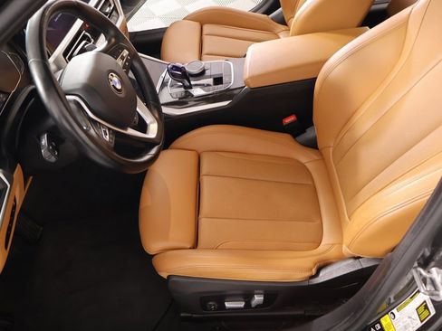 Used 2022 BMW 330i xDrive 330i xDrive w/ Driving Assistance Package image 12