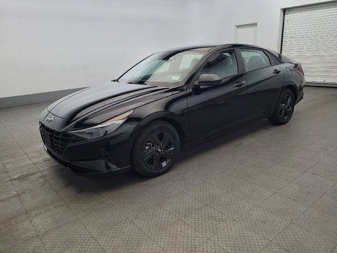 Used 2023 Hyundai Elantra SEL w/ Cargo Package FWD image 2