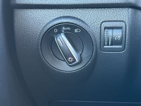 Used 2017 Volkswagen Tiguan S image 30