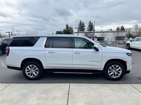 Used 2023 Chevrolet Suburban Premier image 6