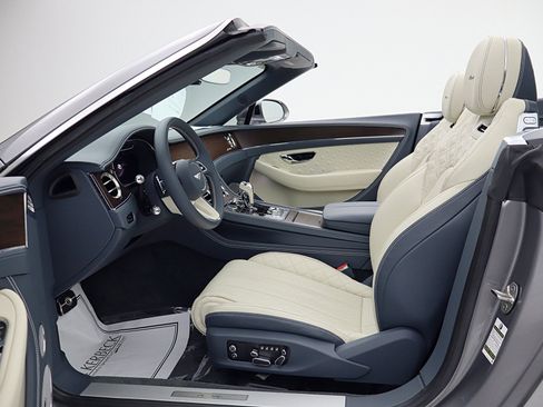 Used 2023 Bentley Continental GT Azure image 48