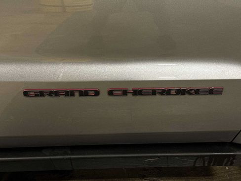 Used 2021 Jeep Grand Cherokee Trailhawk w/ Trailhawk Luxury Group AWD/4WD image 30