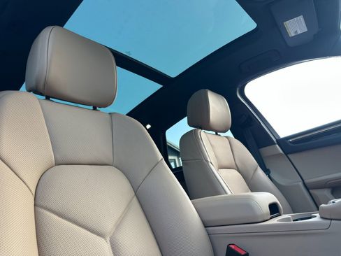 Used 2025 Porsche Macan image 17