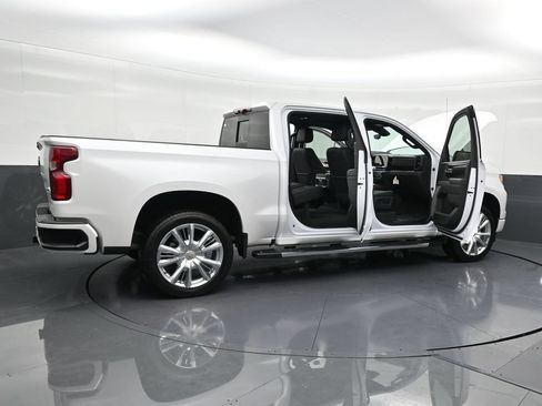 Used 2025 Chevrolet Silverado 1500 High Country w/ High Country Premium Package AWD/4WD image 31