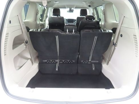 Used 2024 Chrysler Pacifica Touring-L FWD image 35