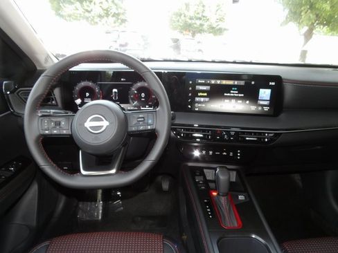 Used 2025 Nissan Kicks SR image 14