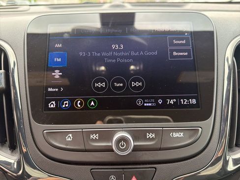 Used 2022 Chevrolet Equinox RS w/ Infotainment Package image 16