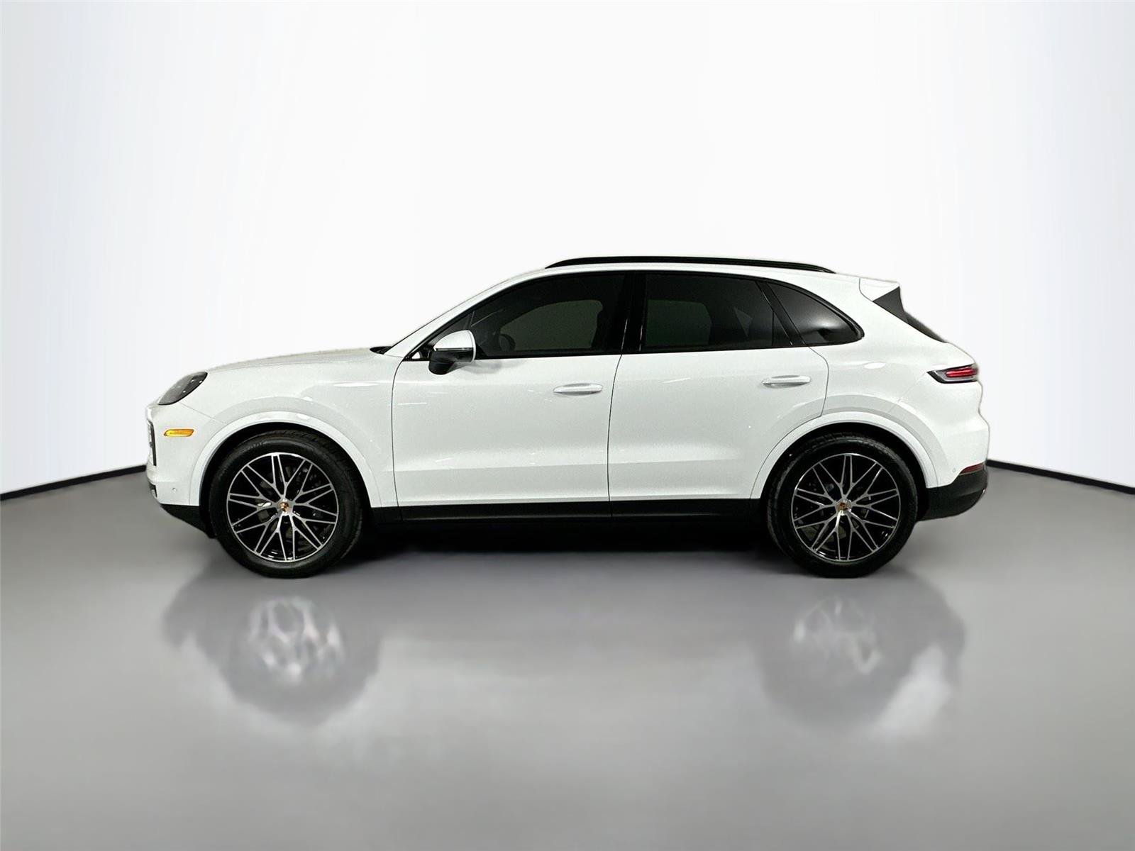 Certified 2026 Porsche Cayenne AWD/4WD image 2