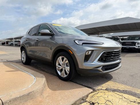 Used 2025 Buick Encore GX Preferred FWD image 3