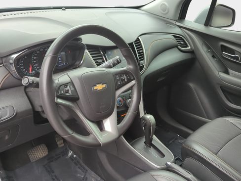 Used 2020 Chevrolet Trax LT w/ LT Convenience Package FWD image 13