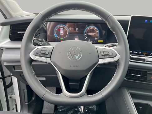 New 2025 Volkswagen Tiguan SE image 12