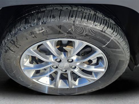 Used 2020 Jeep Cherokee Latitude Plus image 50