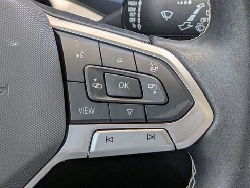 Used 2024 Volkswagen Taos SE w/ Panoramic Sunroof Package FWD image 27