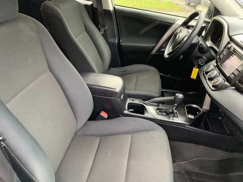 Used 2016 Toyota RAV4 LE AWD/4WD image 10