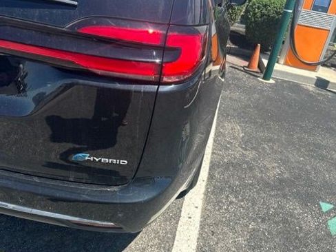 Used 2025 Chrysler Pacifica Select FWD image 14