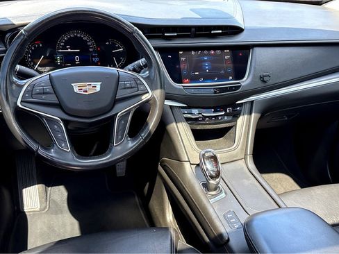 Used 2018 Cadillac XT5 Luxury w/ Driver Awareness Package image 4