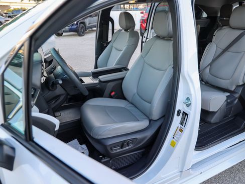 Certified 2026 Toyota Sienna XLE FWD image 34