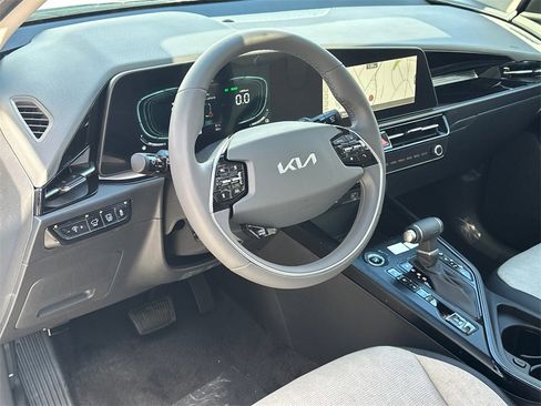 New 2025 Kia Niro SX image 19