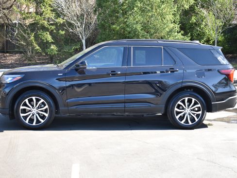 Used 2025 Ford Explorer ST-Line AWD/4WD image 28