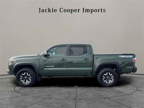 Used 2021 Toyota Tacoma TRD Off-Road image 2