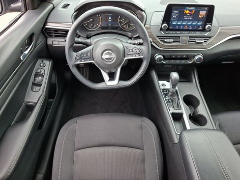 Used 2025 Nissan Altima 2.5 SV FWD image 22