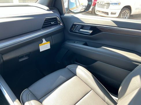 New 2026 Chevrolet Suburban Premier image 11