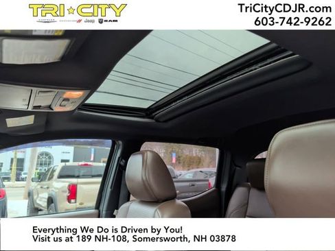 Used 2016 Toyota Tacoma Limited w/ Towing Package image 27