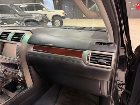 Used 2017 Lexus GX 460 Premium image 23