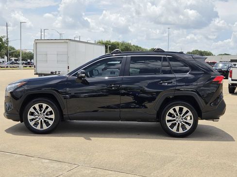 Used 2022 Toyota RAV4 XLE Premium FWD image 6