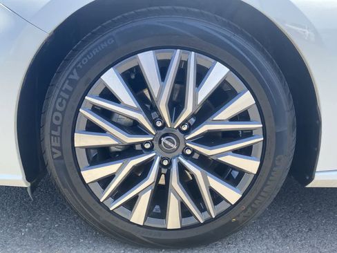 Used 2024 Nissan Altima 2.5 SV FWD image 19