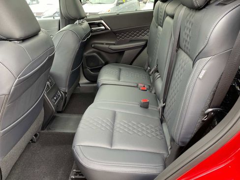 New 2025 Mitsubishi Outlander 4WD Plug-In Hybrid image 7