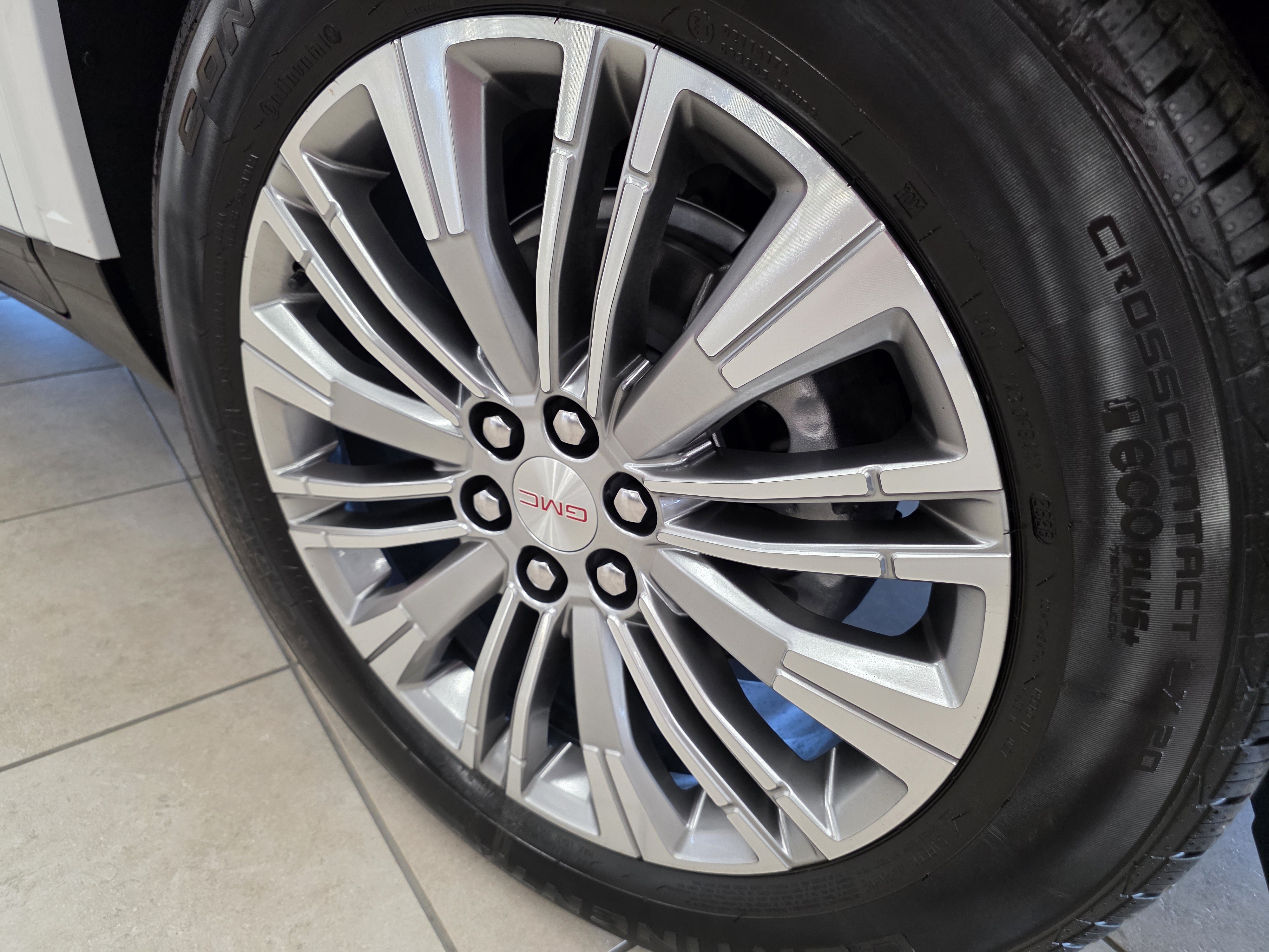 New 2027 GMC Acadia Denali w/ LPO, Floor Liner Package AWD/4WD image 14