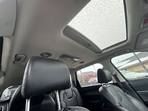 Used 2024 Kia Telluride EX w/ EX Captain's Chair Package image 7