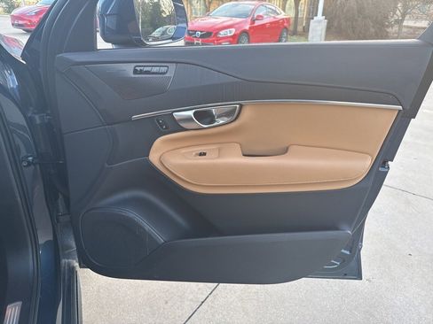 Used 2023 Volvo XC90 B6 Ultimate w/ Protection Package Premier image 10