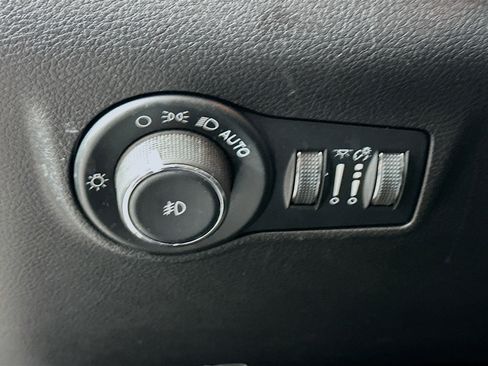 Used 2025 Jeep Compass Limited image 17