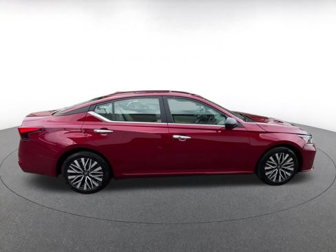 Used 2025 Nissan Altima 2.5 SV FWD image 16