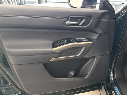 Used 2025 Nissan Pathfinder Platinum AWD/4WD image 22