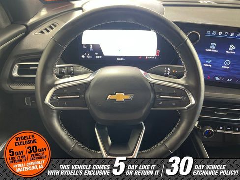 Used 2025 Chevrolet Traverse LT w/ Driver Confidence Package AWD/4WD image 27