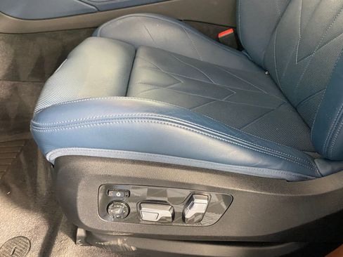 Used 2023 BMW XM image 12