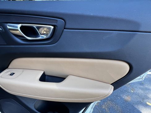 Used 2023 Volvo XC60 B5 Ultimate w/ Climate Package image 38