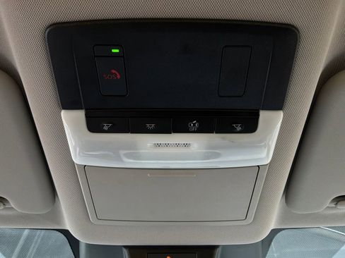 Used 2025 Nissan Rogue SV FWD image 18