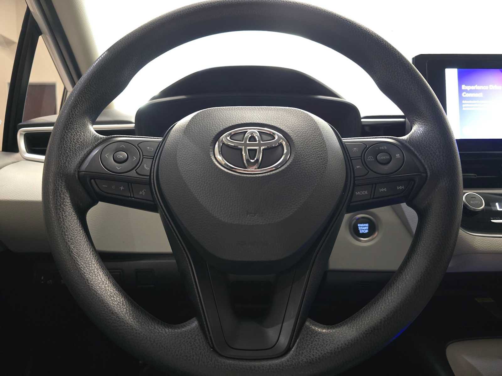 Used 2025 Toyota Corolla LE FWD image 11