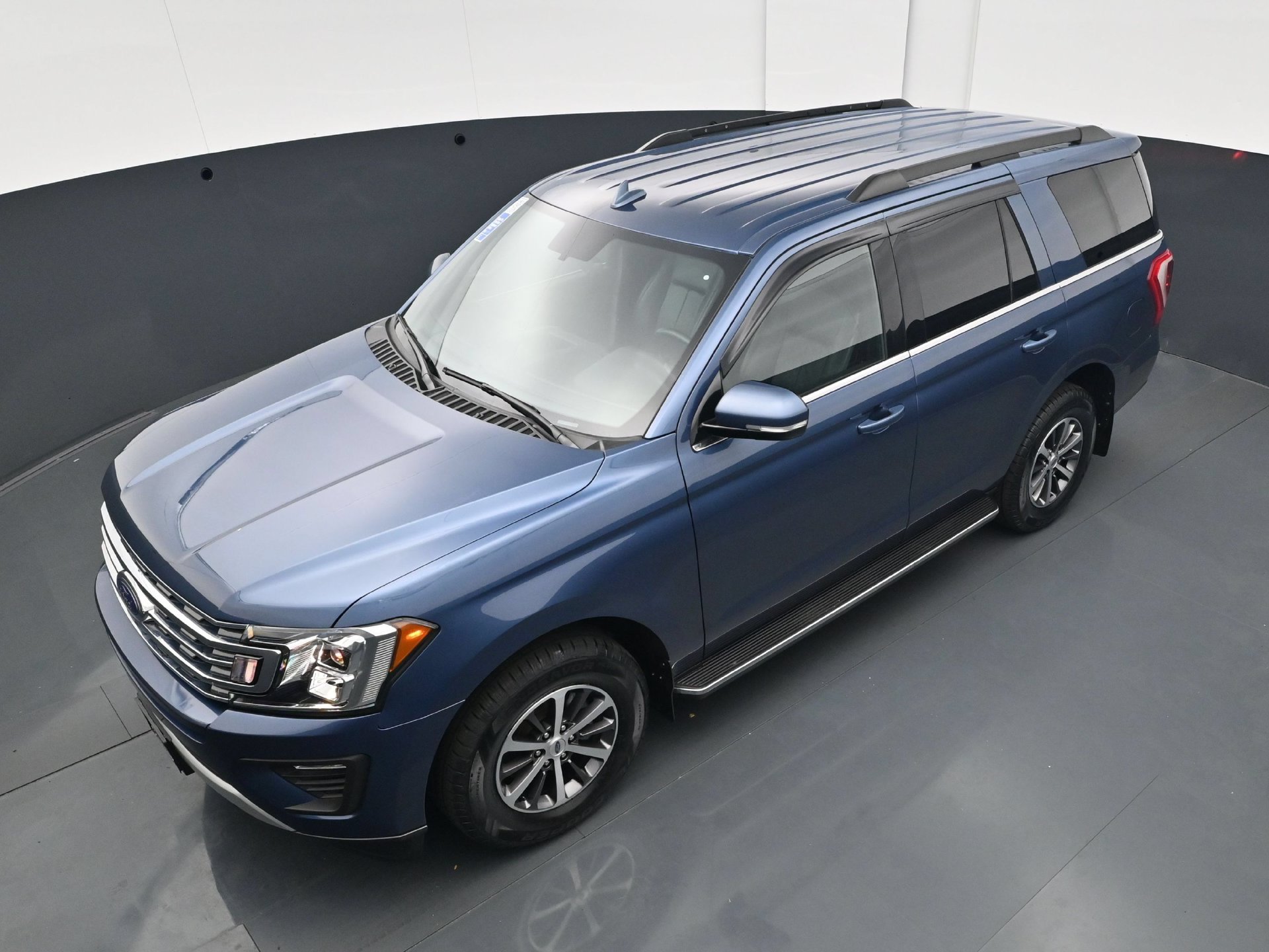 Used 2019 Ford Expedition XLT w/ Equipment Group 202A AWD/4WD image 41