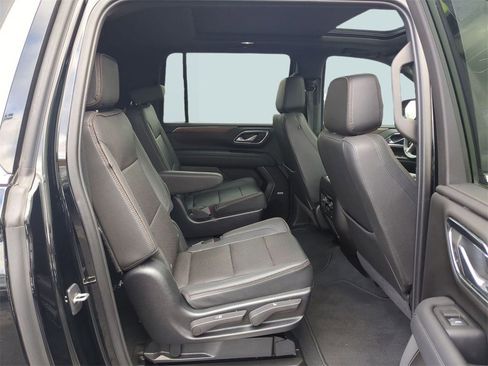 Used 2023 Chevrolet Suburban High Country image 27