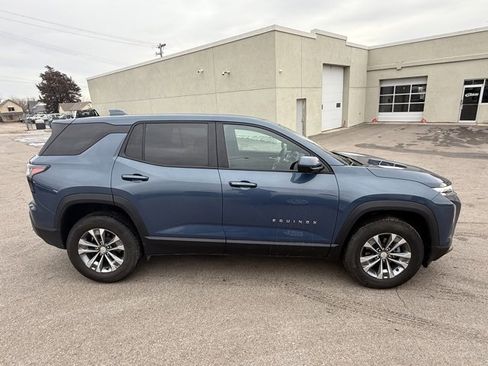 Used 2025 Chevrolet Equinox LT w/ Safety and Technology Package image 2