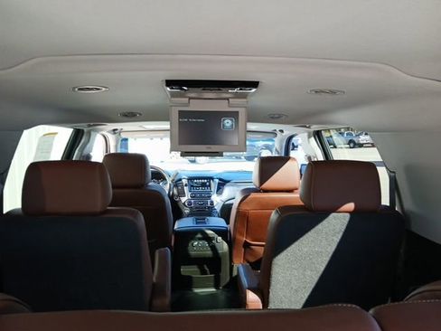 Used 2019 Chevrolet Suburban Premier w/ Premier Plus Edition RWD image 11