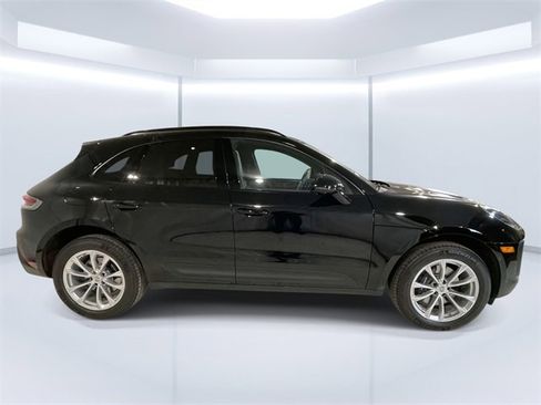 Used 2025 Porsche Macan image 5